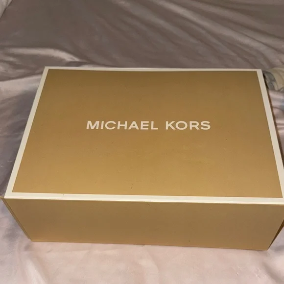 Michael Kors Cream and Pink Crossbody Bag with Gold Hardware - Picture 2 of 3